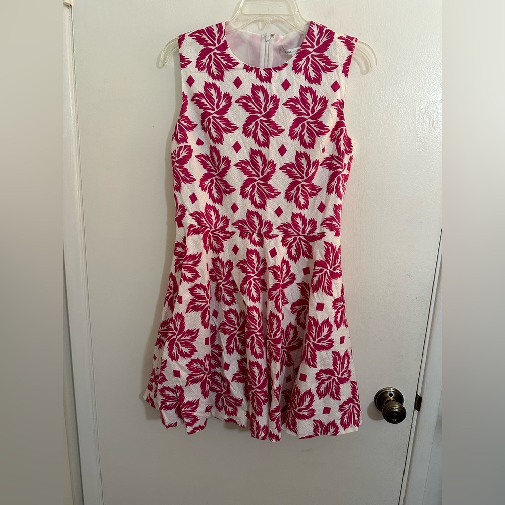 DIANE VON FURSTENBERG Skater style dress,Size 10,Excellent condition,Fully lined